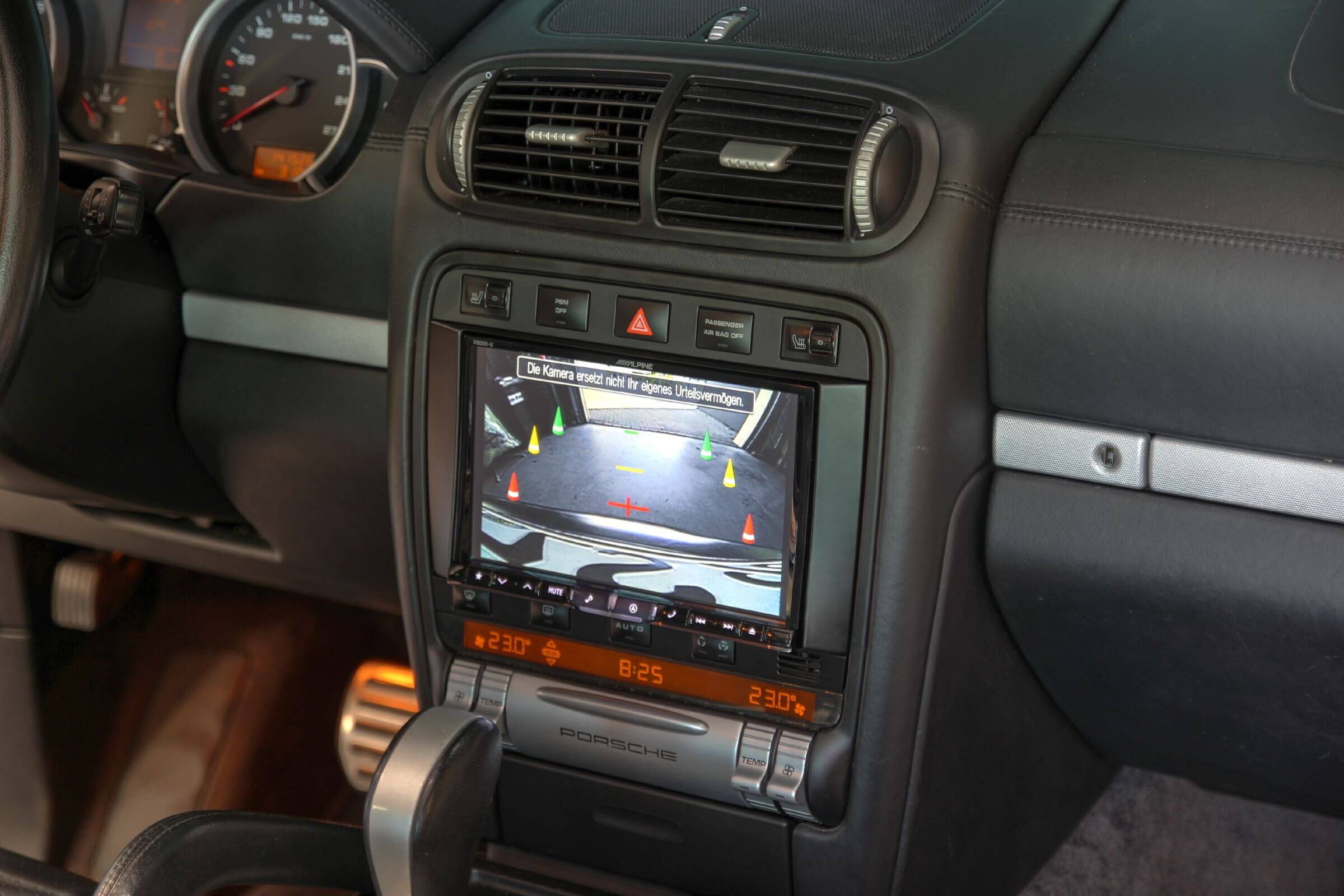 Navigationssystem Nachrüstung im Porsche Cayenne